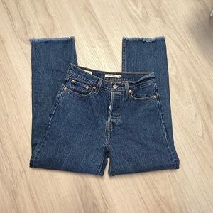 Levis Wedgie Straight Premium Ankle Crop Jeans Womens 26 Medium Blue Wash Frayed
